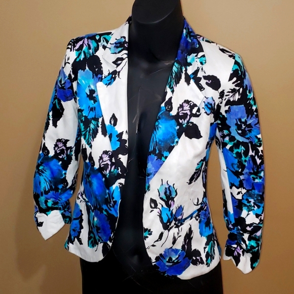 Love...ady Floral Blazer - Picture 1 of 3